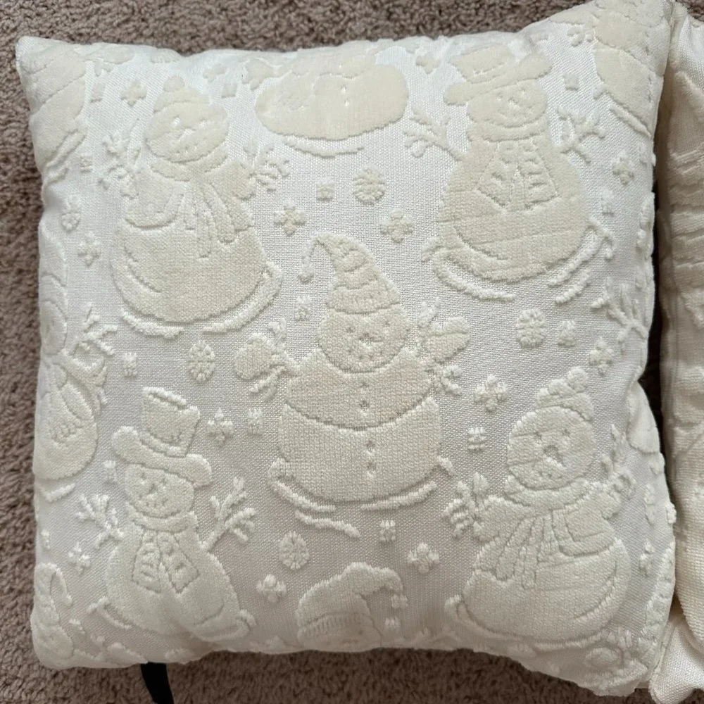 Festive Winter Decor: Set of Snowmen and Ornaments Throw Pillows
